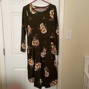 Floral dress size large buttery soft with pockets